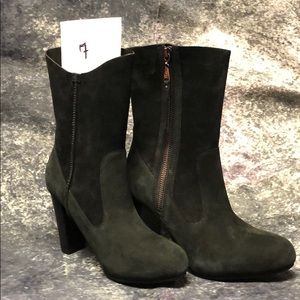 UGG Athena Boots Black NEW size 7 US Womens